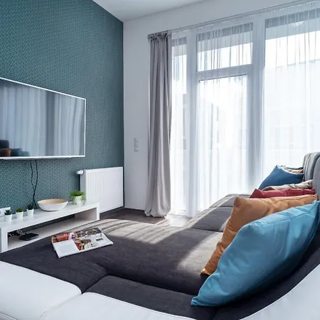Super Cosy, New Apartment With Balcony