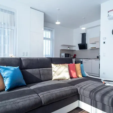 아파트 Super Cosy, New Apartment With Balcony