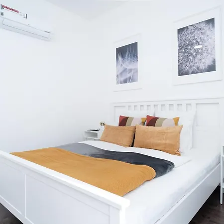 Super Cosy, New Apartment With Balcony 아파트