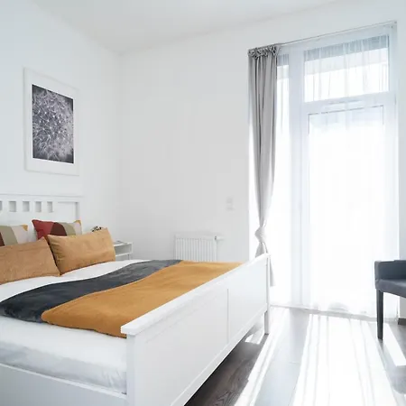Super Cosy, New Apartment With Balcony 아파트 *