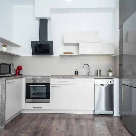 아파트 Super Cosy, New Apartment With Balcony